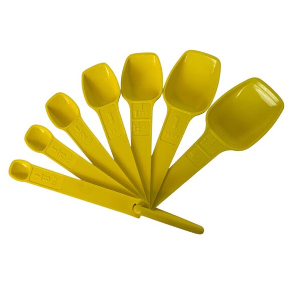 Vintage Tupperware Nesting Measuring Spoons Set Of 7 Plus D Ring Yellow Plastic - Picture 1 of 5